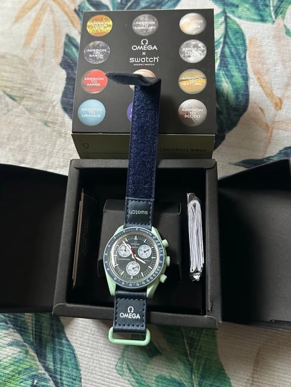 Swatch x oméga moonswatch speedmaster mission to earth